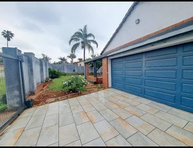 3 BEDROOM HOUSE FOR SALE IN HEUWELOORD